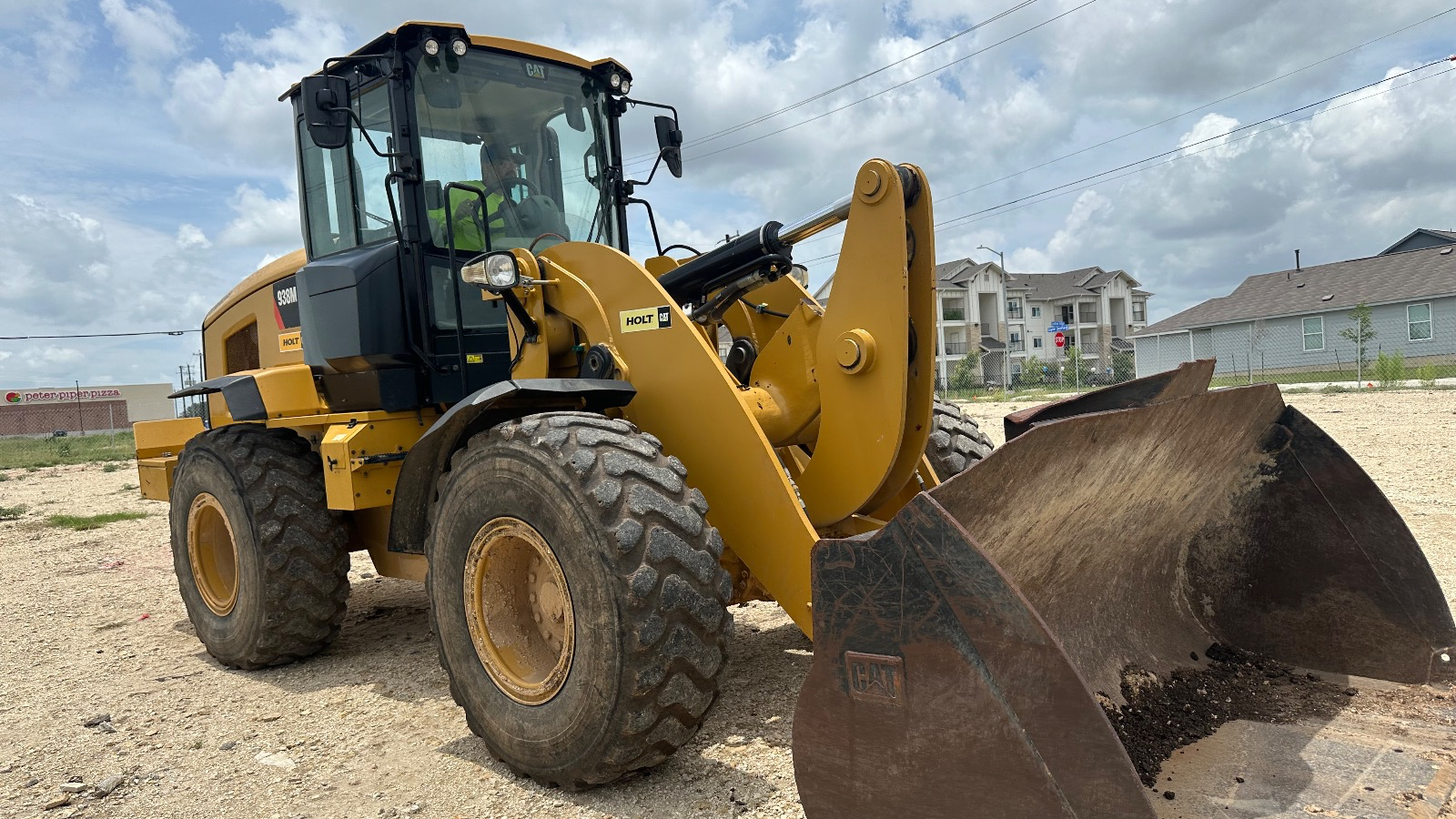 Caterpillar 938M wheel loader with bucket